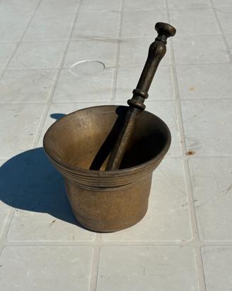 Mortaio di bronzo bello e in perfette condizioni