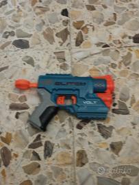 pistola nerf elite 2.0 con laser inferiore