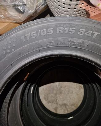 N.4 pneumatici nuovi 175-65 R15 84 Kumho