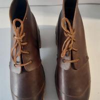 Scarpe in legno e cuoio del fine '800