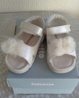 Sandalo bimba taglia 21
Marca Falcotto
NUOVE 