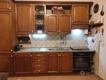 Cucina in legno di castagno