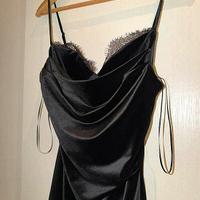 Vestito vellutato con pizzo