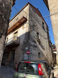 Casa da ristrutturare centro storico Trentinara