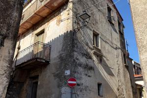 Casa da ristrutturare centro storico Trentinara