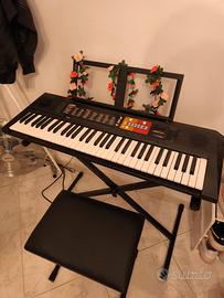 Pianola Yamaha f51 con sostegno e sgabello 