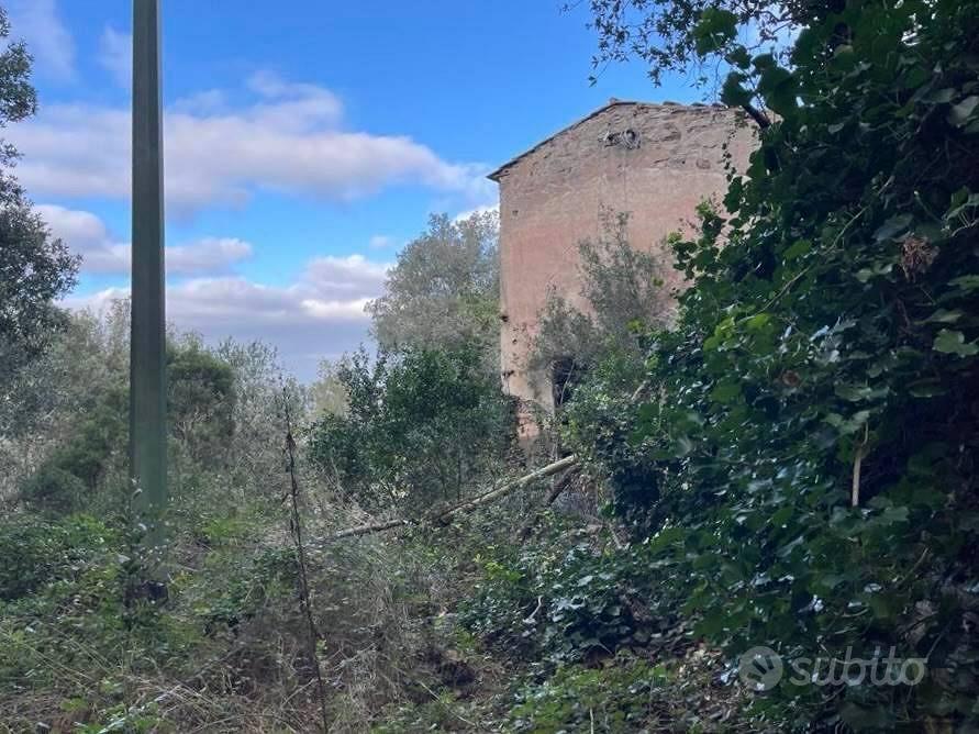 Rustico / Casale di 170 m² con più di 5 locali a R - Vista 4