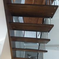 Scala in Noce e Acciaio 