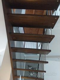 Scala in Noce e Acciaio 