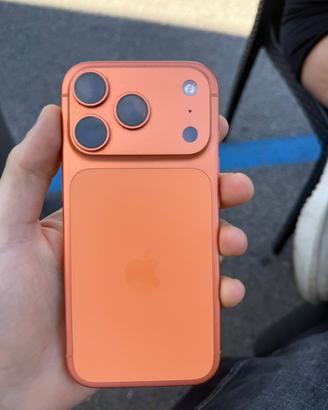 Iphone 17 Pro arancione