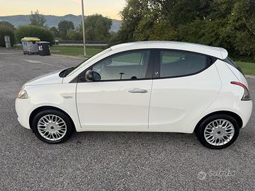 Lancia y 2016 gpl/benzina