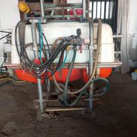 Attrezzi agricoli botte diserbo ecc