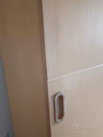 Armadio scorrevole in legno 
