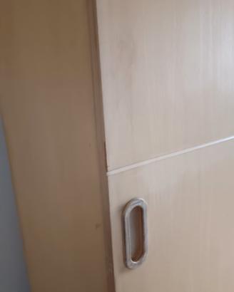 Armadio scorrevole in legno 