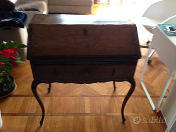 Piccolo scrittoio antico