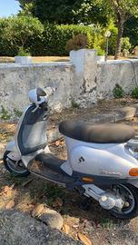Piaggio Vespa 50 ET2 - 2011