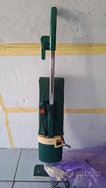 Aspirapolvere Folletto rumoroso.