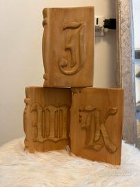 Libretti in legno con lettera personalizzata