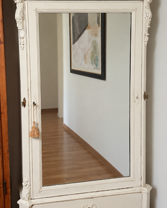 Armadio antico con grande specchio – stile shabby