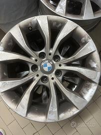 CERCHI BMW DA 17 ERANO MONTATI SU X 1