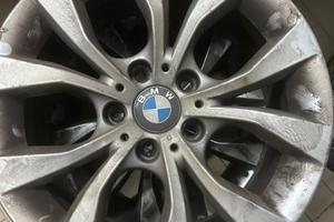 CERCHI BMW DA 17 ERANO MONTATI SU X 1