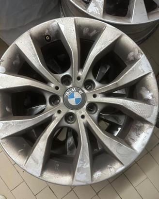 CERCHI BMW DA 17 ERANO MONTATI SU X 1