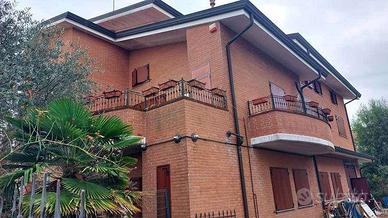 Immobile in asta di 340 m² con 4 locali e box auto
