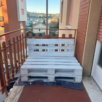 Divano da esterno con bancali