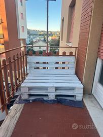 Divano da esterno con bancali