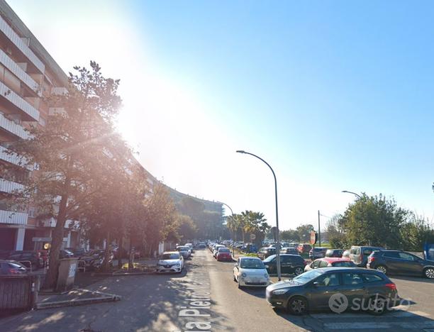 Cinecitta bilocale con balcone e posto auto