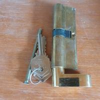 Cilindro Yale con chiave