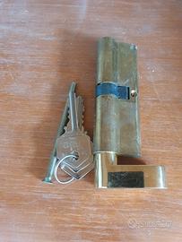 Cilindro Yale con chiave