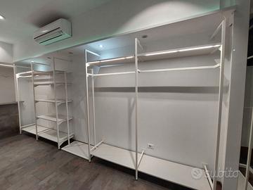 Arredamento per negozio di abbigliamento