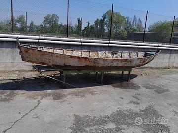 Barca Di Ferro Da Fiume Senza Motore