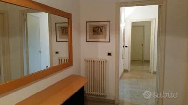 Camera ampia luminosa, appart 4 piano elegante