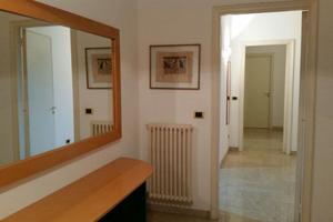 Camera ampia luminosa, appart 4 piano elegante