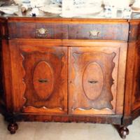 Credenza emiliana dell’Ottocento in patina