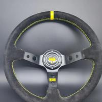 volante sportivo con mozzi