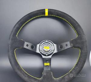 volante sportivo con mozzi