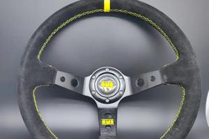 volante sportivo con mozzi