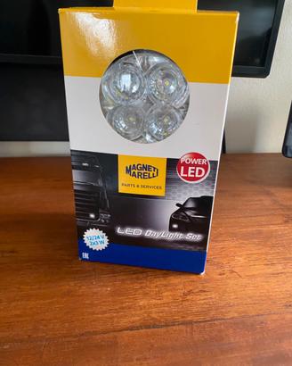 Fendinebbia fari diurni a LED Magneti Marelli