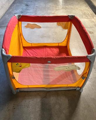 Box per bambini pieghevole rosso e giallo