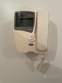 Videocitofono Urmet Sentry+ con staffa