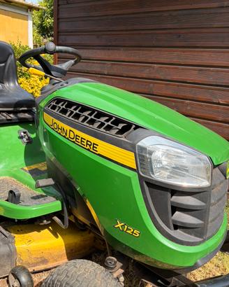 Trattorino tagliaerba John deere