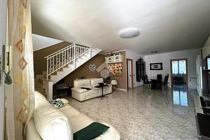 VILLA A SCHIERA A ARDEA