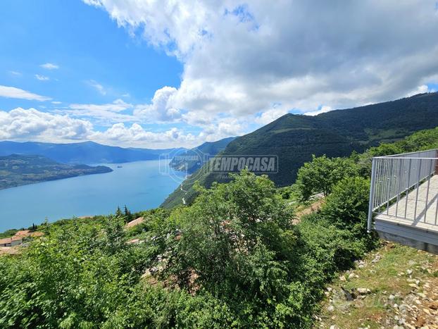 DUE LOCALI CON TERRAZZO VISTA LAGO