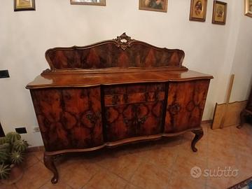 Credenza in radica in stile Chippendale con alzata