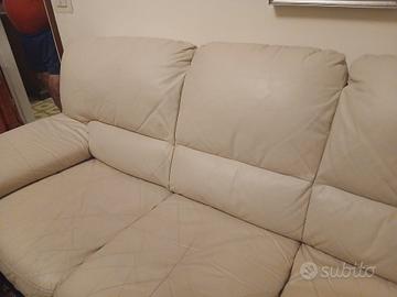 Divano in pelle beige 