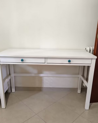 Scrivania Ikea Hemnes