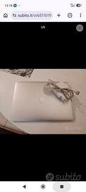 Mac Book air 2015. Il display è rotto come si può